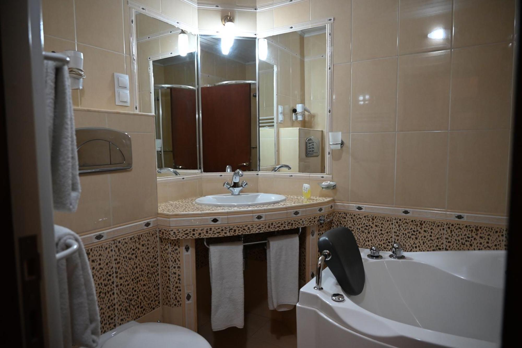 Family Hotel Lazur 丘斯滕迪尔 外观 照片