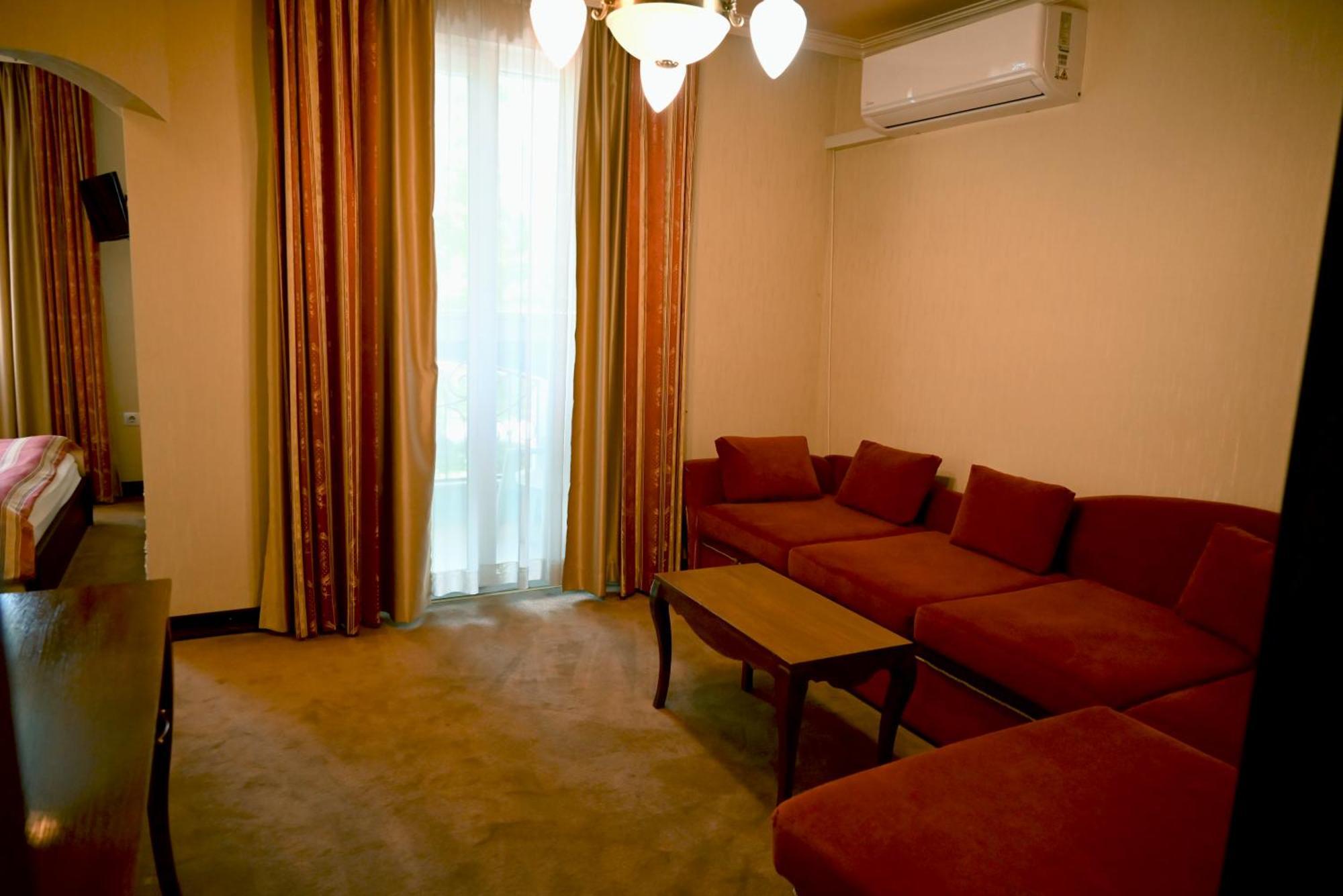 Family Hotel Lazur 丘斯滕迪尔 外观 照片