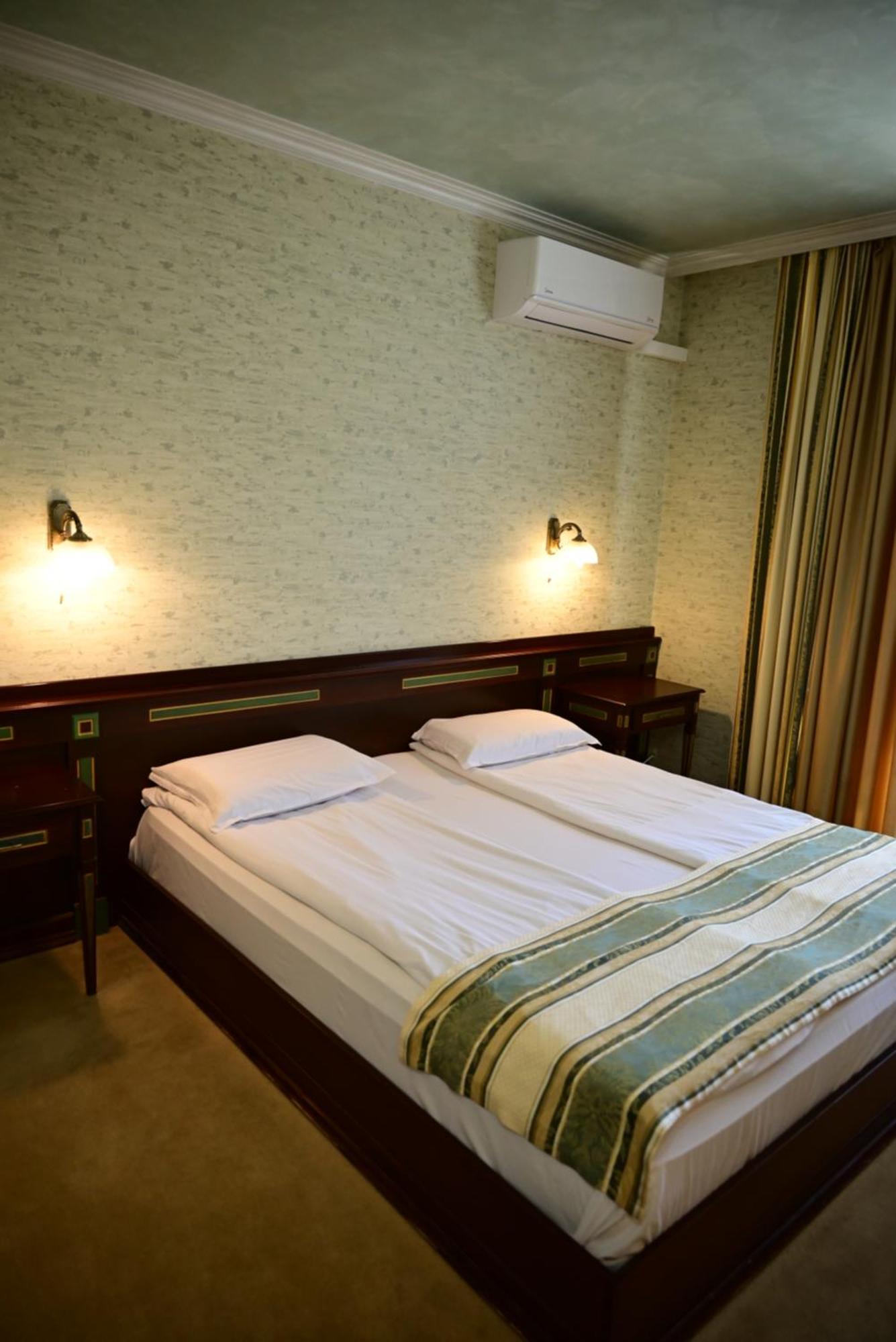 Family Hotel Lazur 丘斯滕迪尔 外观 照片