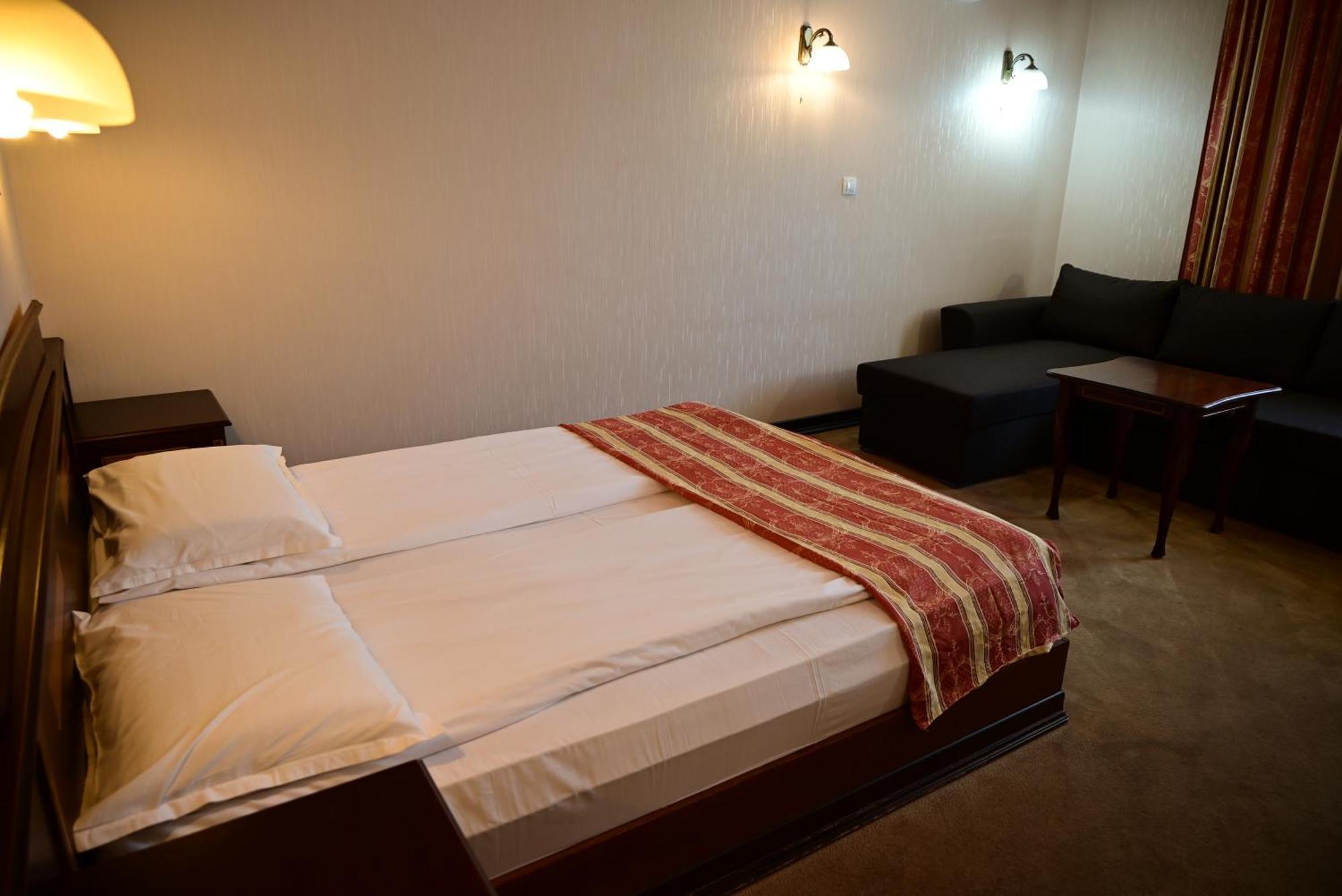 Family Hotel Lazur 丘斯滕迪尔 外观 照片